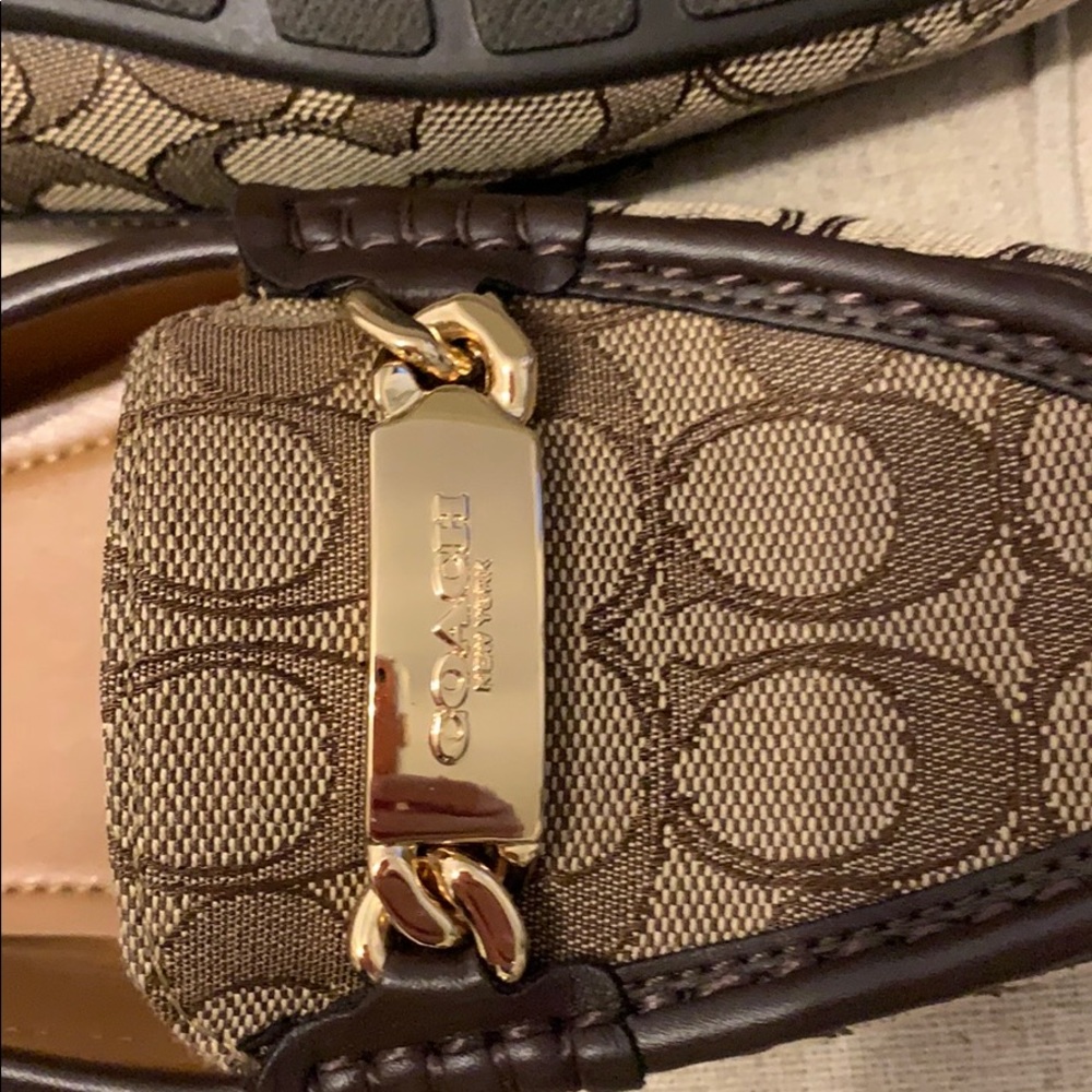 NWT Coach signature flats/loafers! Chic size 8.5